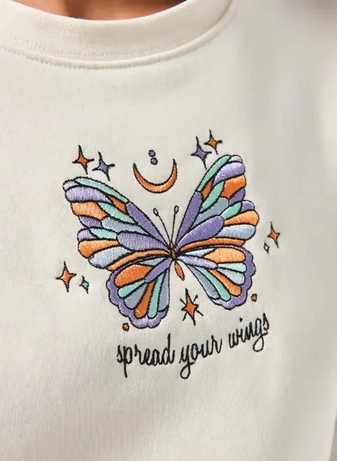 moletom off-white borboleta bordada moletom off-white borboleta bordada