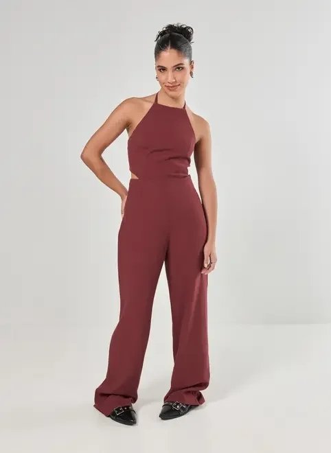 macacão vinho halter e recortes macacão vinho halter e recortes