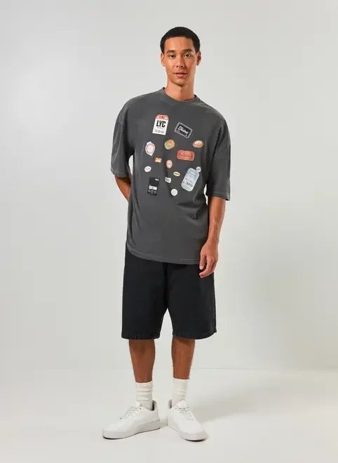 camiseta oversized estonada preta stickers camiseta oversized estonada preta stickers