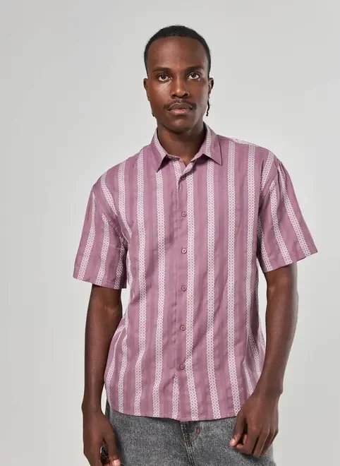 camisa roxa com listras brancas camisa roxa com listras brancas