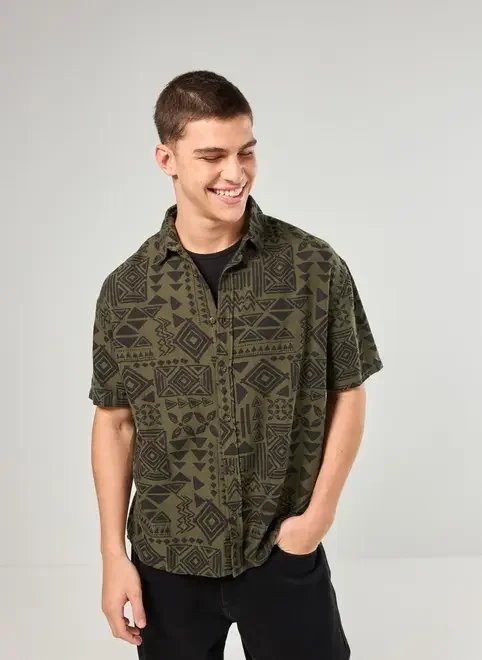 camisa box verde estampa geométrica camisa box verde estampa geométrica