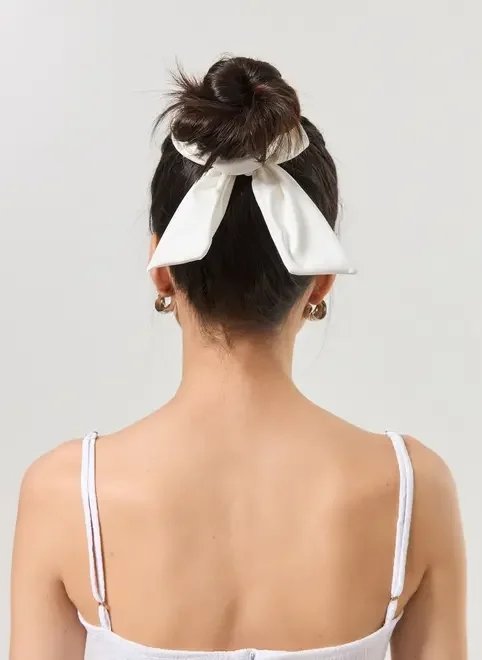 conjunto 2 scrunchies lacinho rosa e branco conjunto 2 scrunchies lacinho rosa e branco