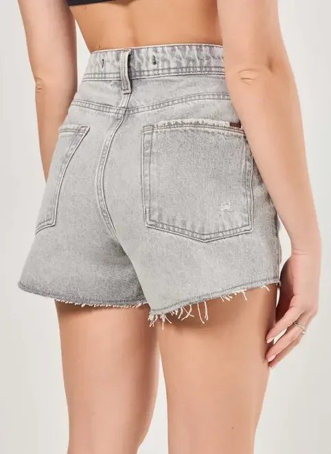 short jeans cinza desfiado short jeans cinza desfiado