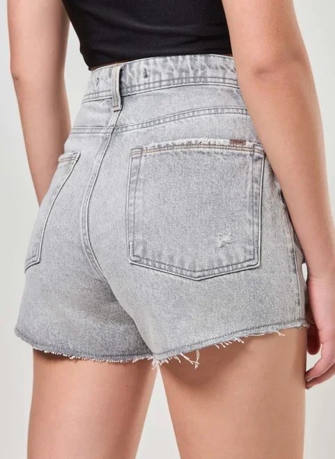 short jeans cinza desfiado short jeans cinza desfiado