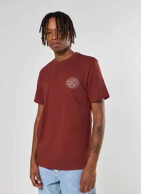 camiseta regular bordô montanhas camiseta regular bordô montanhas