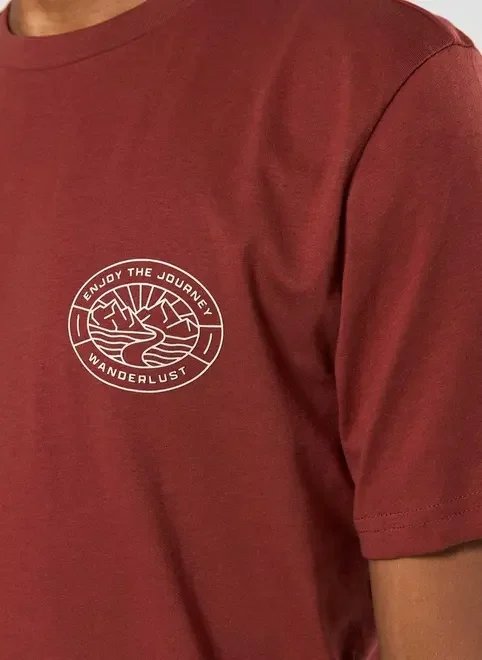 camiseta regular bordô montanhas camiseta regular bordô montanhas