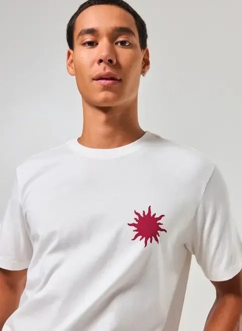 camiseta off-white estampa vinho summer camiseta off-white estampa vinho summer