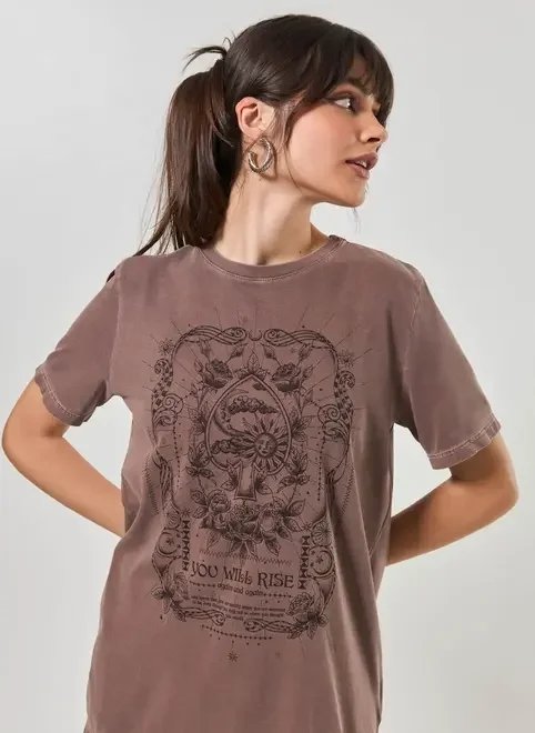 camiseta marrom estonada estampa mística camiseta marrom estonada estampa mística