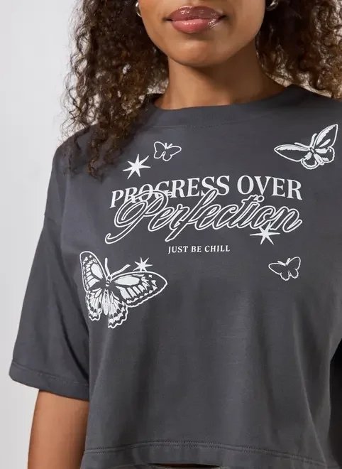 camiseta cropped cinza perfection camiseta cropped cinza perfection