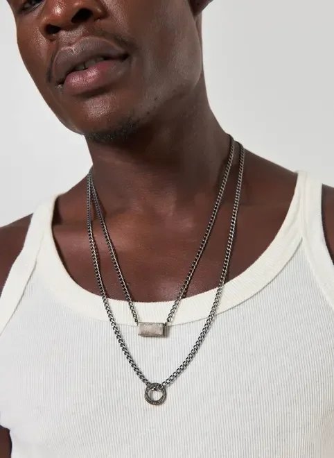 conjunto dois colares prateados envelhecidos conjunto dois colares prateados envelhecidos