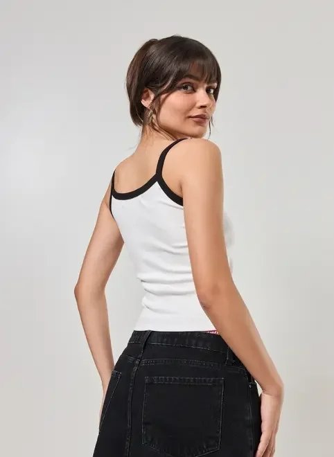 blusa off-white alcinhas pretas gato blusa off-white alcinhas pretas gato