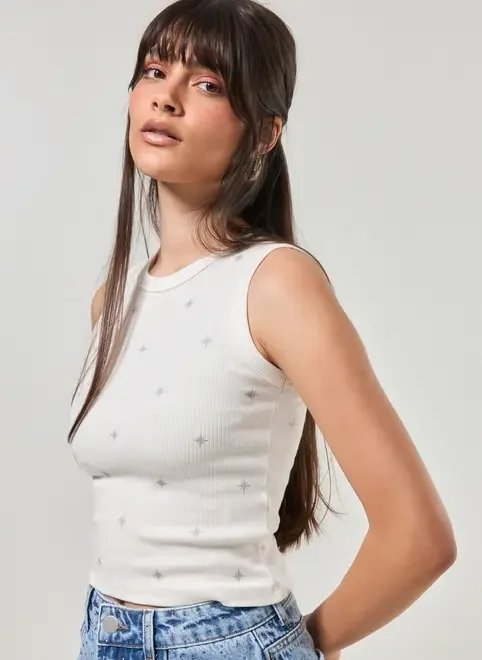 regata off-white com estampa de brilho regata off-white com estampa de brilho