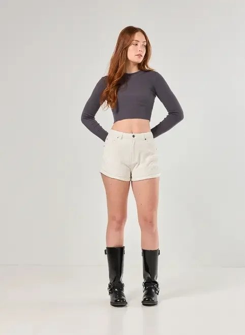 short mom em veludo cotelê short mom em veludo cotelê