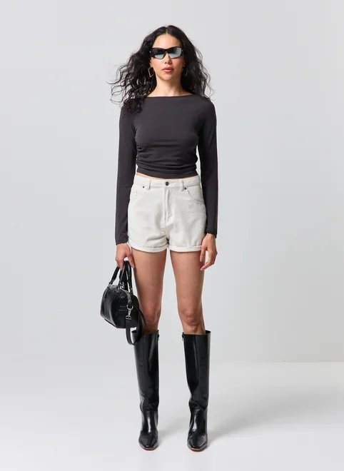 short mom em veludo cotelê short mom em veludo cotelê