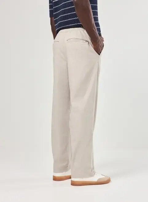 calça chino em sarja caqui calça chino em sarja caqui