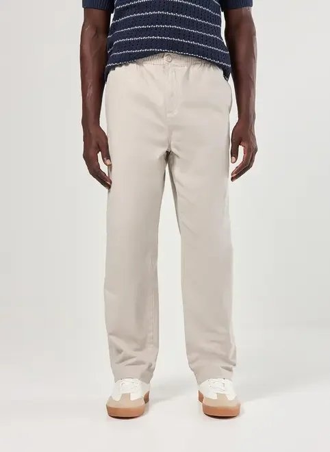 calça chino em sarja caqui calça chino em sarja caqui