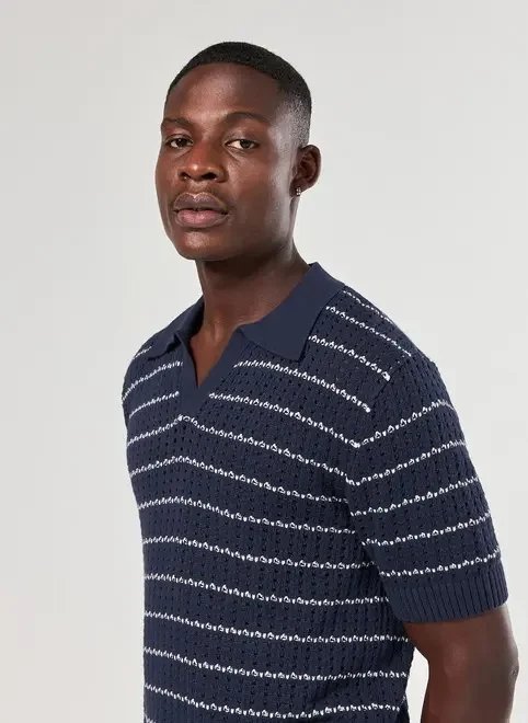 camiseta polo listrada em tricô camiseta polo listrada em tricô