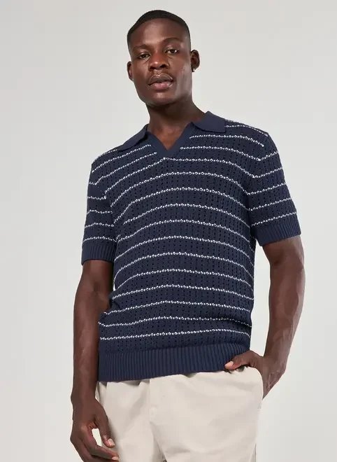 camiseta polo listrada em tricô camiseta polo listrada em tricô