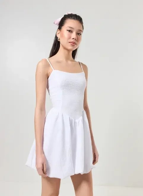 vestido balonê curto off-white vestido balonê curto off-white