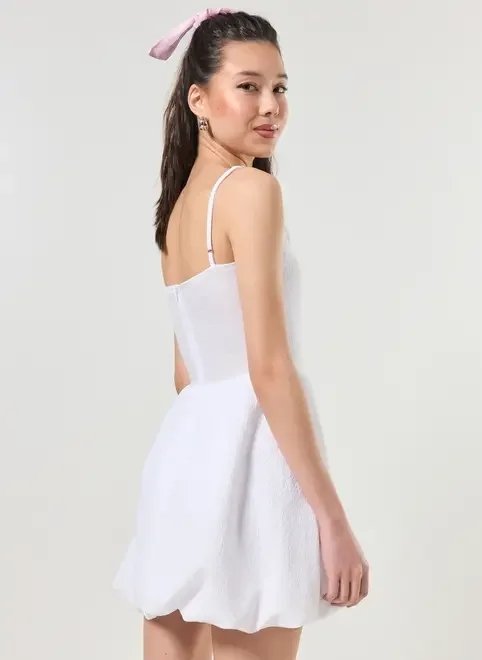 vestido balonê curto off-white vestido balonê curto off-white