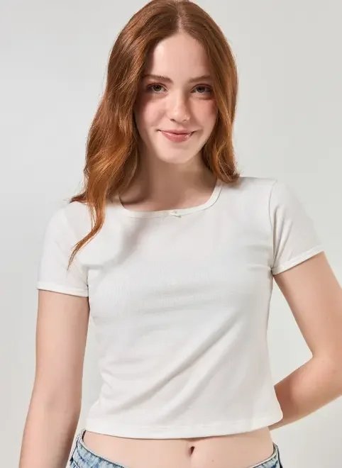 blusa off-white texturizada com lacinho blusa off-white texturizada com lacinho