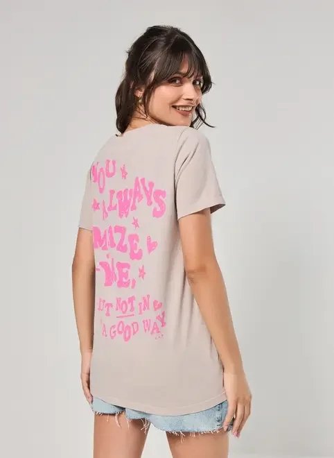 camiseta areia com escrito rosa camiseta areia com escrito rosa