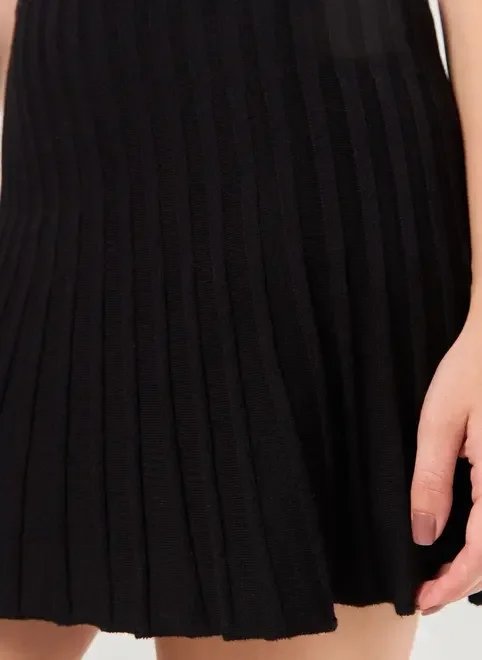 saia plissada malha retilínea preta saia plissada malha retilínea preta