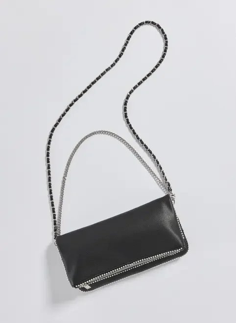 bolsa preta poliuretano tachinhas e correntes prateadas bolsa preta poliuretano tachinhas e correntes prateadas