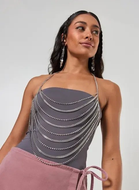 top prateado correntes e strass top prateado correntes e strass