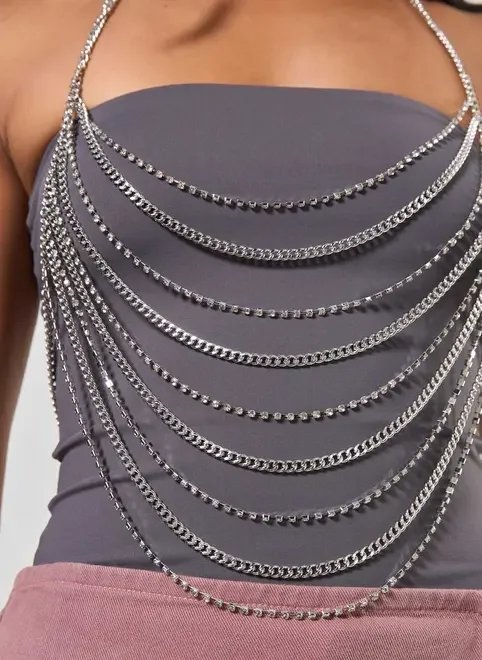 top prateado correntes e strass top prateado correntes e strass