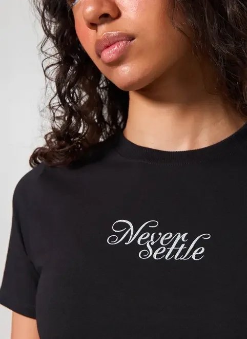 blusa mini tee escrito com glitter blusa mini tee escrito com glitter