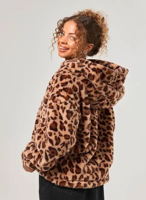 casaco peluciado oncinha casaco peluciado oncinha