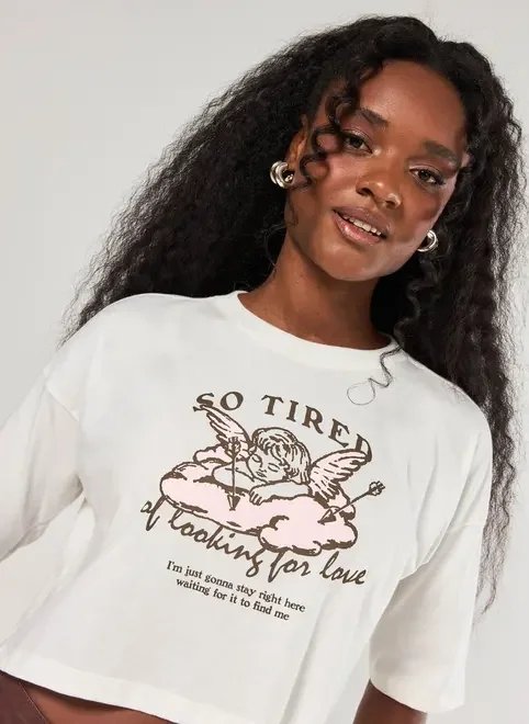 camiseta cropped off-white cupido camiseta cropped off-white cupido