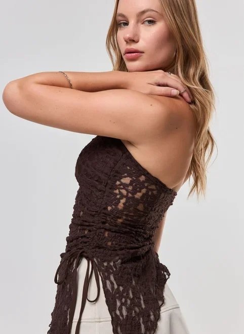 blusa em renda barra assimétrica blusa em renda barra assimétrica