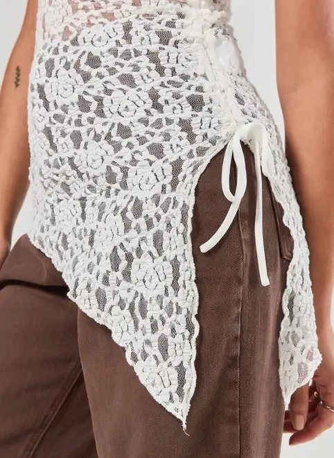 blusa em renda barra assimétrica blusa em renda barra assimétrica