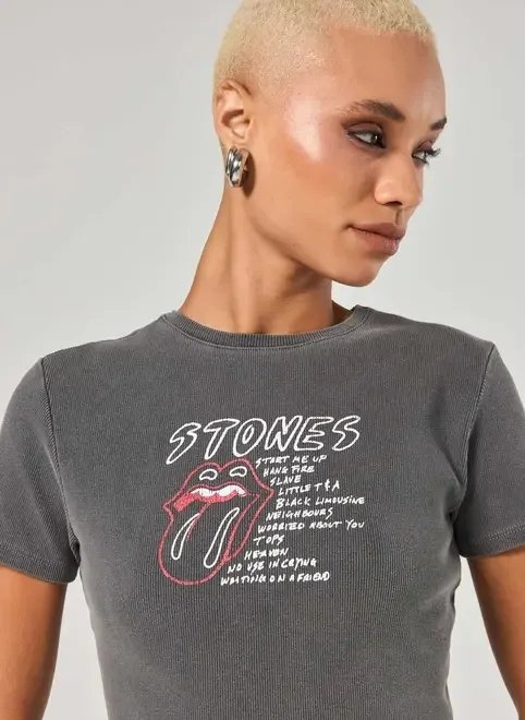 blusa preta estonada rolling stones blusa preta estonada rolling stones