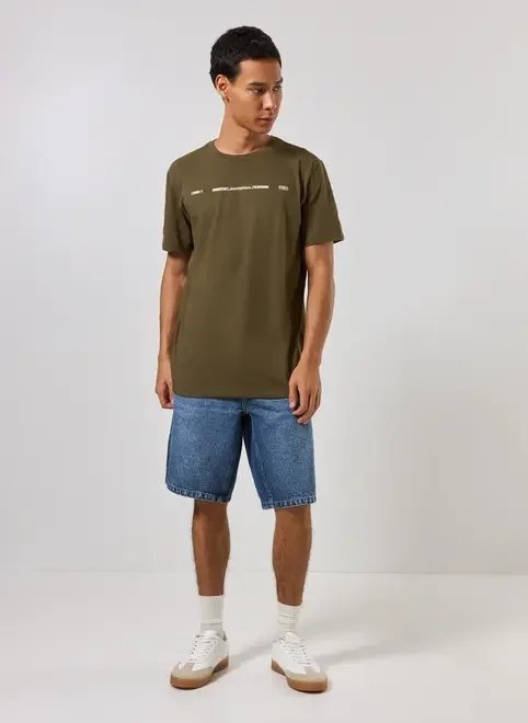 camiseta regular verde estampa horizontal camiseta regular verde estampa horizontal