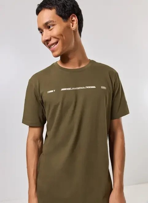 camiseta regular verde estampa horizontal camiseta regular verde estampa horizontal