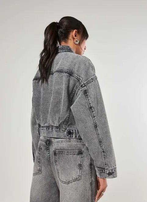 jaqueta jeans cropped com bolso jaqueta jeans cropped com bolso