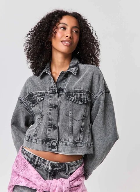 jaqueta jeans cropped com bolso jaqueta jeans cropped com bolso