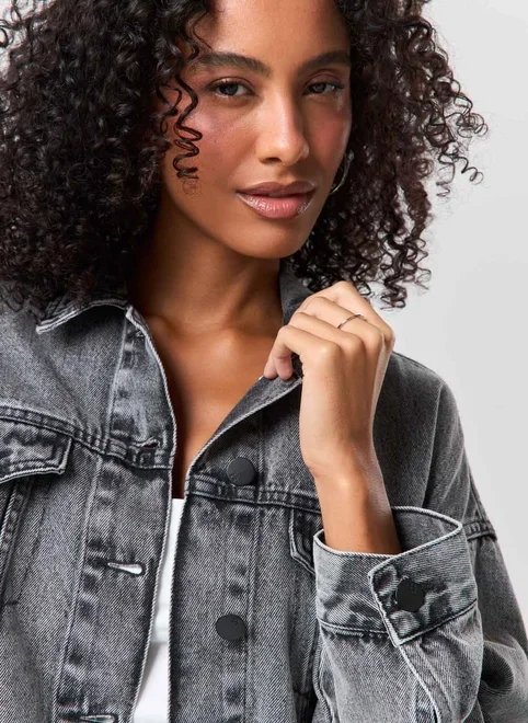 jaqueta jeans cropped com bolso jaqueta jeans cropped com bolso