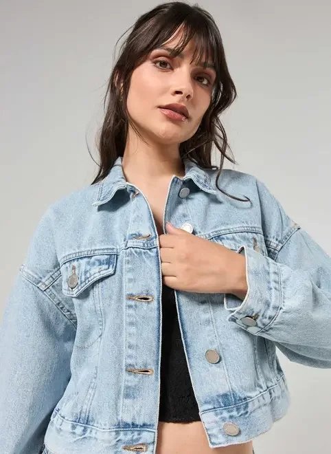 jaqueta jeans cropped com bolso jaqueta jeans cropped com bolso