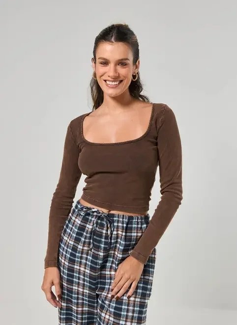 blusa manga longa estonada decote arredondado blusa manga longa estonada decote arredondado