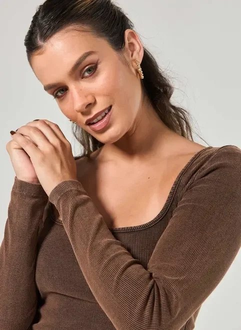 blusa manga longa estonada decote arredondado blusa manga longa estonada decote arredondado