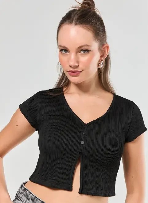 cropped preto canelado com botões cropped preto canelado com botões