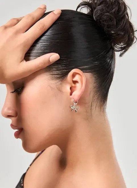 conjunto 6 brincos prateados e pretos conjunto 6 brincos prateados e pretos