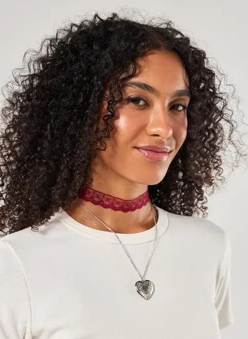 conjunto choker e relicário prateado conjunto choker e relicário prateado