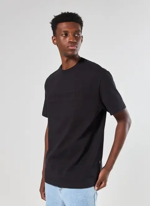 camiseta comfort em malhão preto relevo camiseta comfort em malhão preto relevo