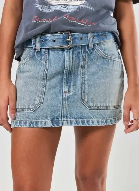 saia jeans de cintura baixa com cinto saia jeans de cintura baixa com cinto