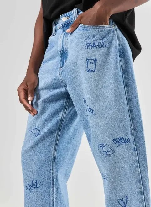 calça jeans reta com desenhos calça jeans reta com desenhos